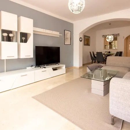 Ground Floor Apartment, Jardines De Santa Maria Elviria Apartmán *